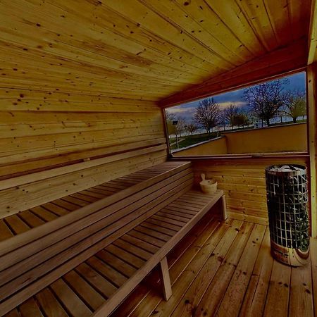 Player'S Pool&Rooms Vonyarcvashegy Exterior photo
