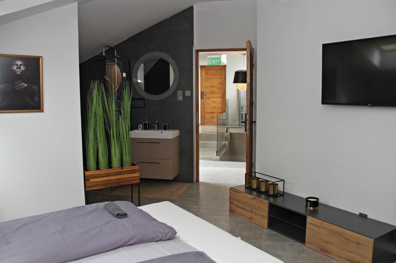 Player'S Pool&Rooms Vonyarcvashegy Exterior photo