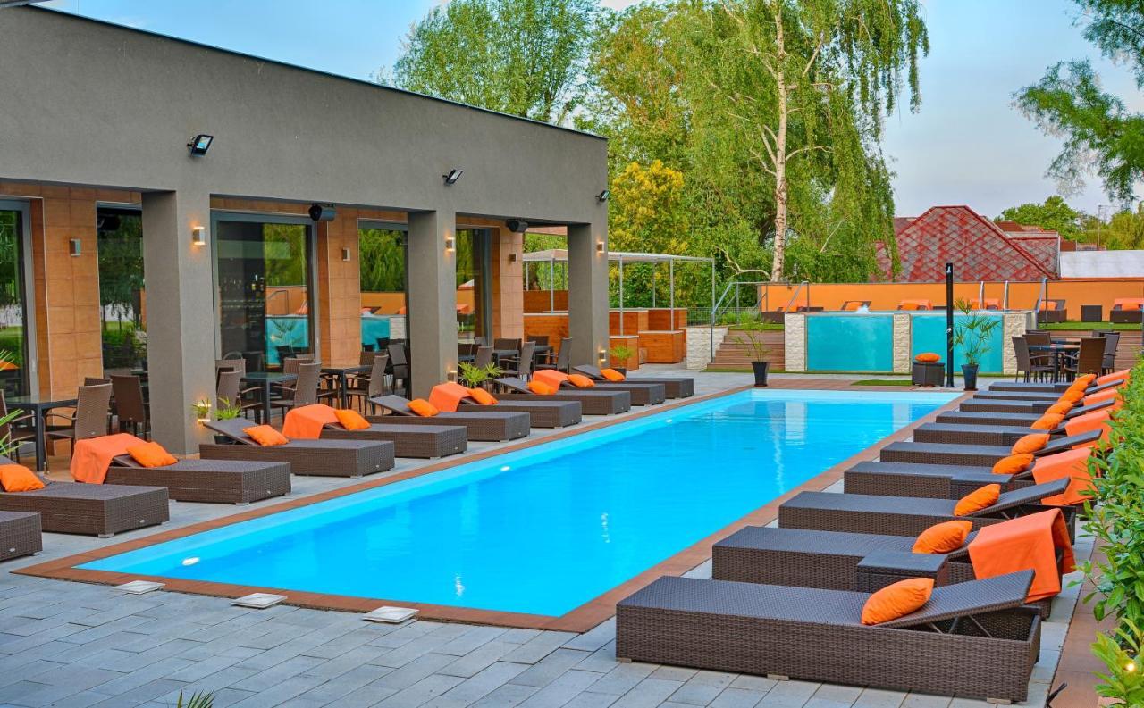 Player'S Pool&Rooms Vonyarcvashegy Exterior photo